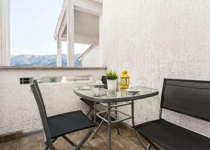 Daire Frgacic I Baška